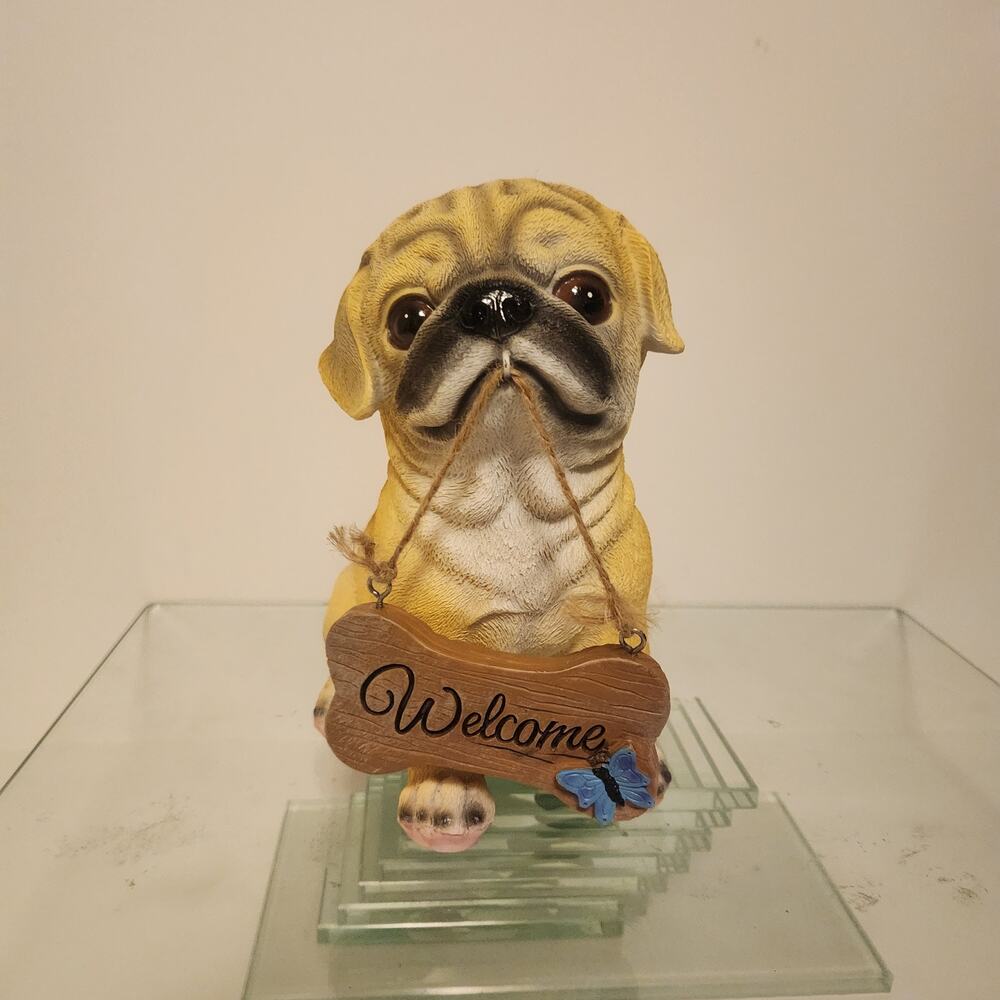 Plastic 6.5" Pug with Welcome sign